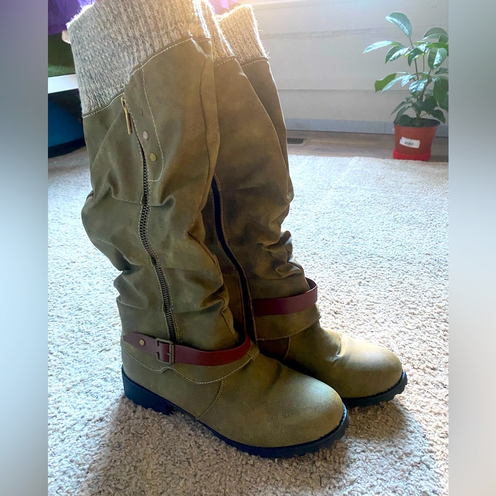 Below the knee soft suede boot never worn